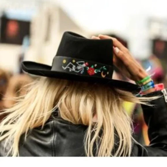Zadig & Voltaire Black Hat with Colorful Embroidery - Picture 1 of 12